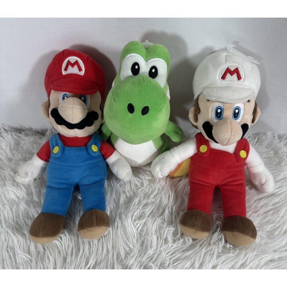 Super Mario 2017 Nintendo Plush Lot of Classic Mario, Red & White Mario & Yoshi